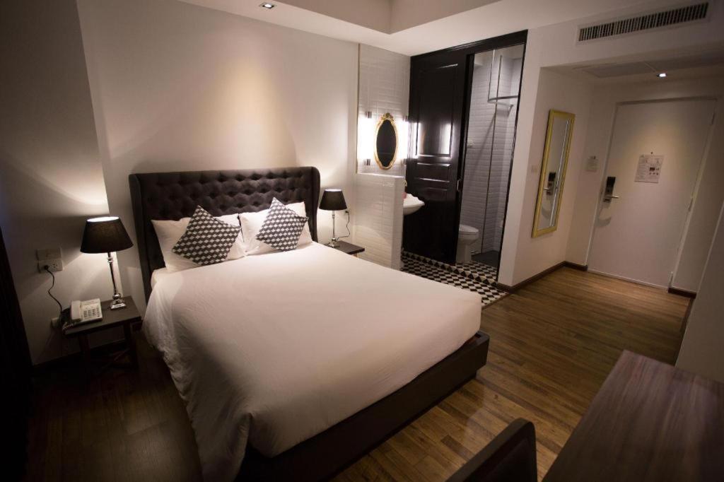 Hotel First House