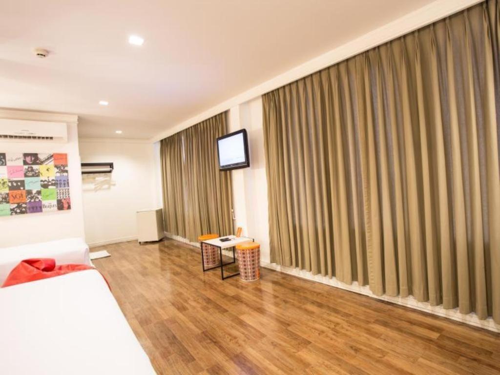 Hotel First House