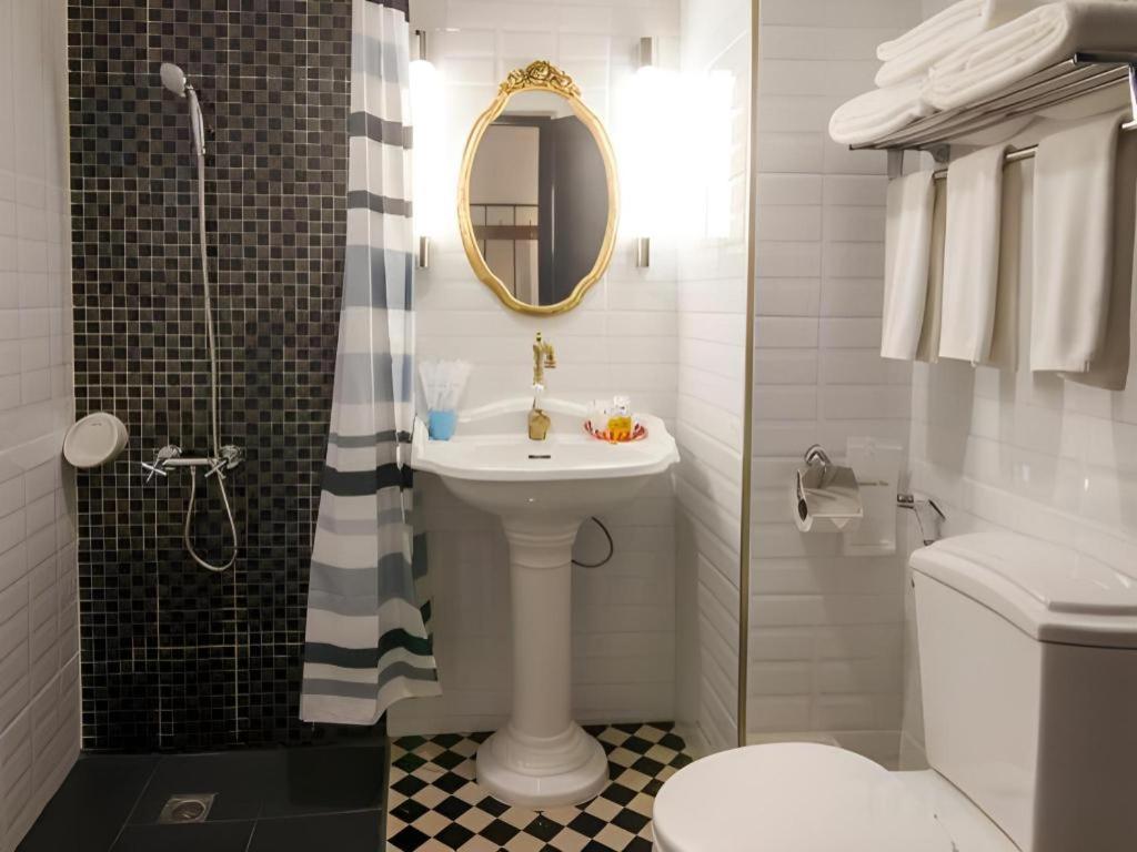 Hotel First House 3*